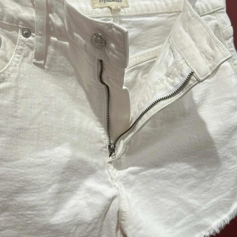 Madewell High-Rise Raw Hem Tile White Denim Shorts Size 32